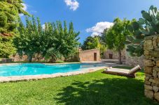 5 DBR, 5 BR, extra beds, AC, chimney, free Wifi Internet, wonderful garden with large pool and great BBQ area