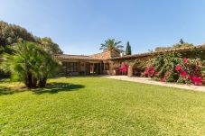 3 DBR, 3 BR, AC, fireplace, free wifi, fenced pool, huge garden with great barbecue zone and lots of space for playing