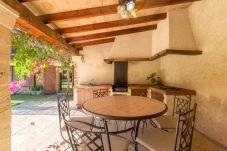3 DBR, 3 BR, AC, fireplace, free wifi, fenced pool, huge garden with great barbecue zone and lots of space for playing