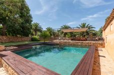 3 DBR, 3 BR, AC, Chimney, free Wifi-Internet, large Pool, garden with well equipped BBQ area and sun loungers, near Búger